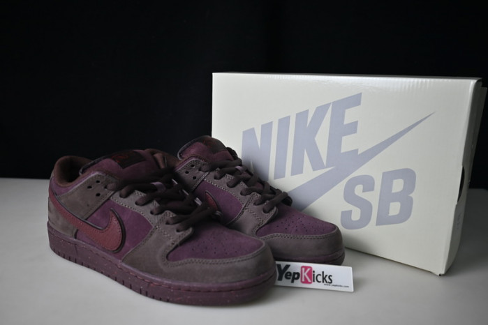 nike sb dunk low premium “valentine’s day” fn0619-600