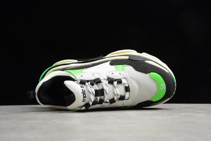 Ba*len*cia*ga triple s w09o5 9033