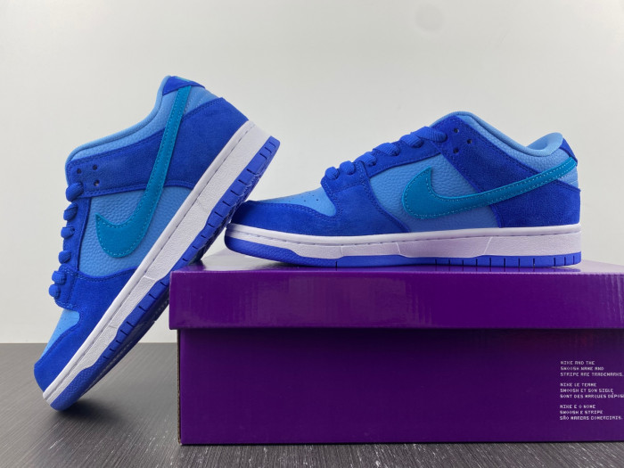 nike sb dunk low blue raspberry dm0807-400