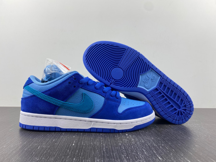 nike sb dunk low blue raspberry dm0807-400