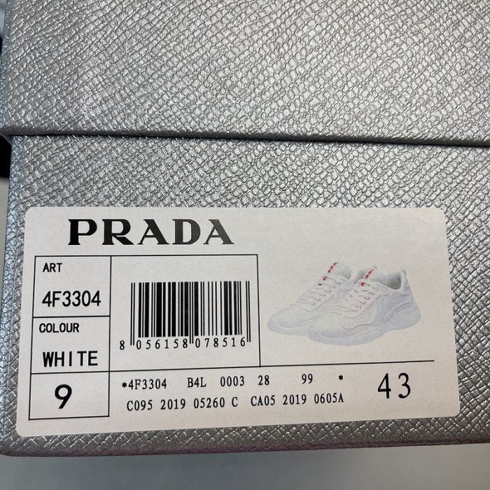 pra*a sneaker p050