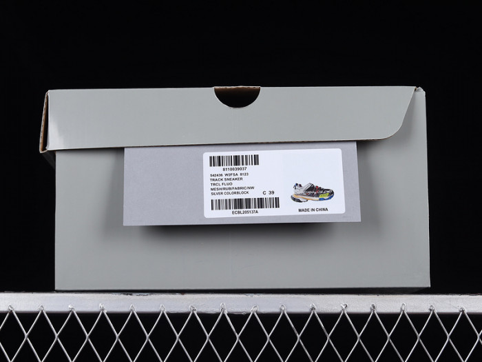 Ba*len*cia*ga track w2fsa 8123