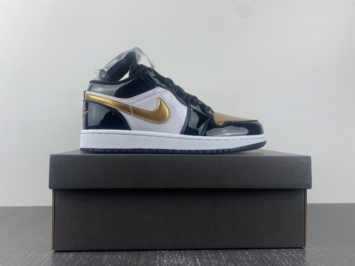 jordan 1 low se gold toe dr6970-071