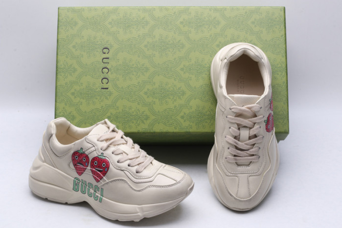 g*u*i ace embroidered low-top sneaker e2355