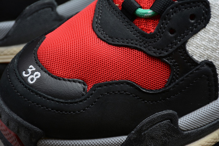 Ba*len*cia*ga triple s w09o5 9028