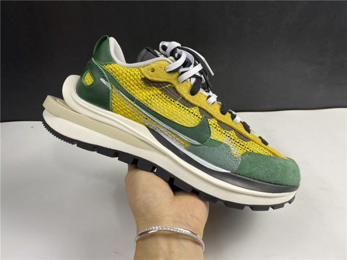 sacai x nike vaporwaffle “tour yellow” cv1363-700