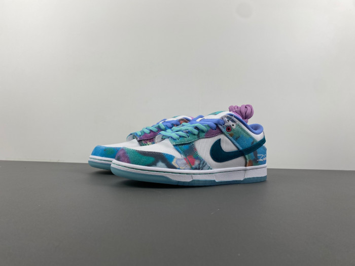futura laboratories x nike sb dunk low hf6061-400
