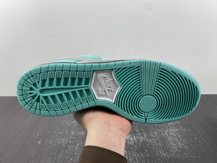 nike sb dunk low bv1310-402