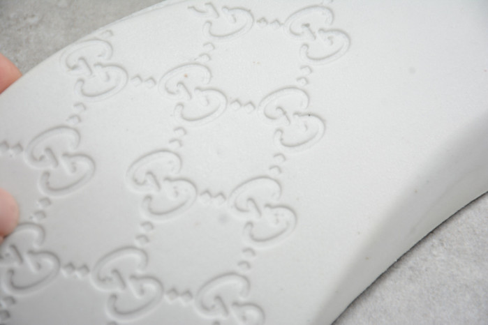 g*u*i ace embroidered low-top sneaker e2279