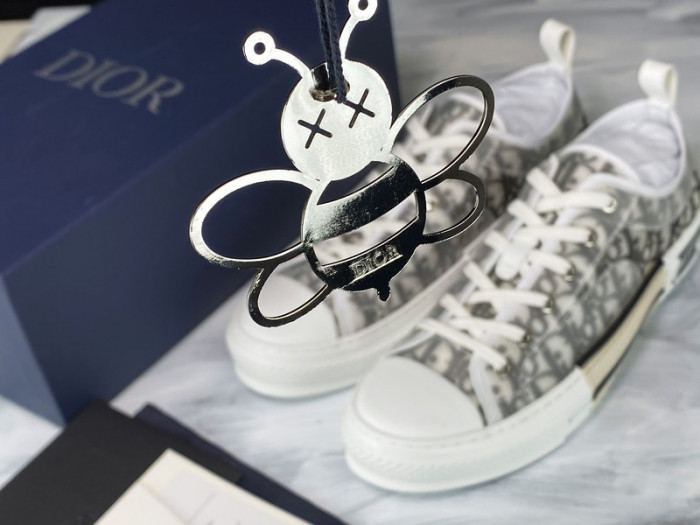 D*or b23 oblique low top sneaker t00853h063