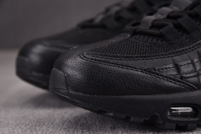 nk air max 95 recraft triple black cj3906-001
