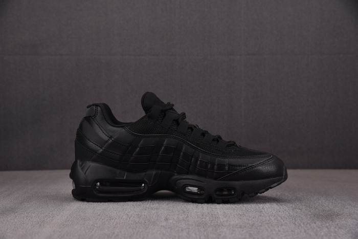 nk air max 95 recraft triple black cj3906-001
