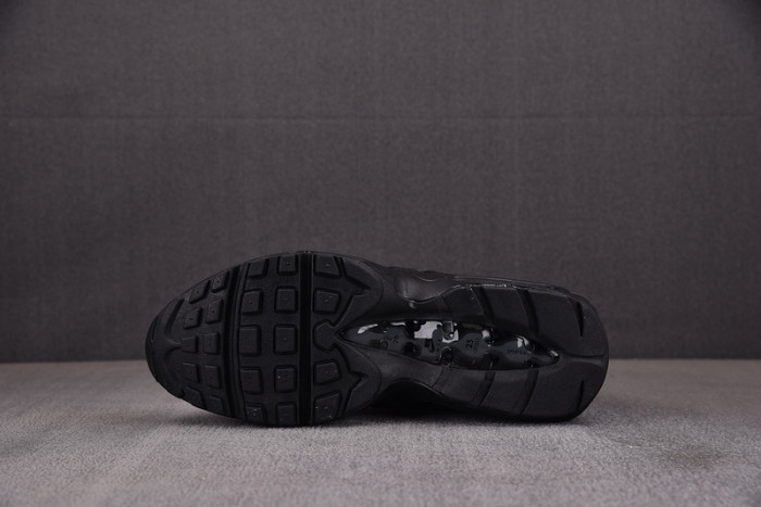 nk air max 95 recraft triple black cj3906-001