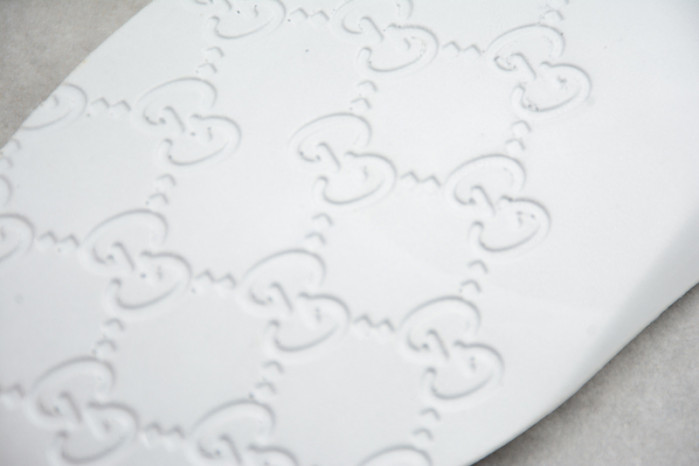 g*u*i ace embroidered low-top sneaker all white e2277