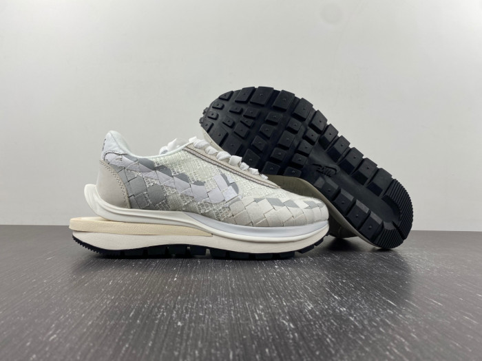 sacai x nike waffle woven white gusto dr5209-100