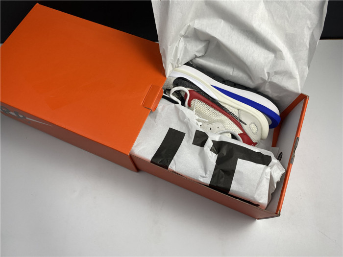 nike vaporwaffle sacai sport fuchsia game royal cv1363-100