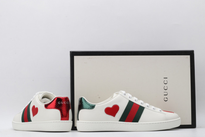 g*u*i ace embroidered low-top sneaker g075